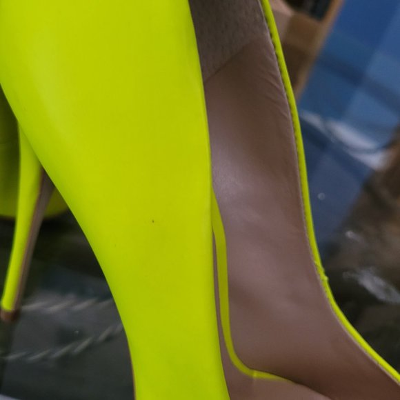 Steve Madden Neon Yellow (Citron) Pumps - Picture 8 of 8